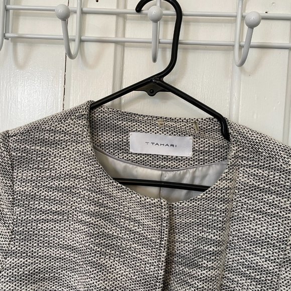 NWT T Tahari - Round Neck Jacket - Picture 4 of 5